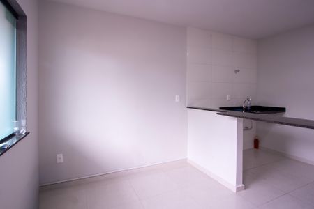 Sala de apartamento para alugar com 1 quarto, 30m² em Vila Três, São Gonçalo