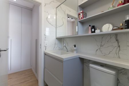 Apartamento à venda com 67m², 2 quartos e 1 vaga Apartamento à venda com 67m², 2 quartos e 1 vagaBanheiro da Suíte