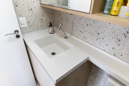 Apartamento à venda com 67m², 2 quartos e 1 vaga Apartamento à venda com 67m², 2 quartos e 1 vagaBanheiro Social