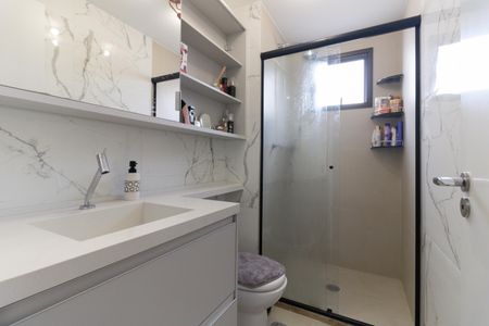Apartamento à venda com 67m², 2 quartos e 1 vaga Apartamento à venda com 67m², 2 quartos e 1 vagaBanheiro da Suíte