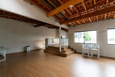 Casa à venda com 400m², 4 quartos e 4 vagasSalão 