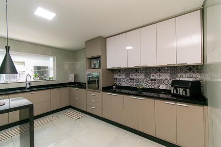 Casa à venda com 400m², 4 quartos e 4 vagasCozinha