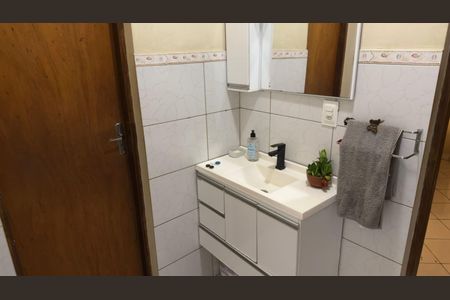 Banheiro de casa à venda com 2 quartos, 125m² em Jardim Monte Carmelo, Guarulhos