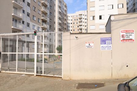 Apartamento para alugar com 48m², 2 quartos e sem vagaPlaca instalada na fachada do condomínio - Código da placa: YIXW-948