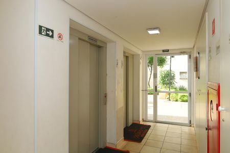 Apartamento para alugar com 48m², 2 quartos e sem vagaÁrea comum - Saguão do prédio