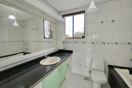 Casa à venda com 600m², 5 quartos e 6 vagasBanheiro 4