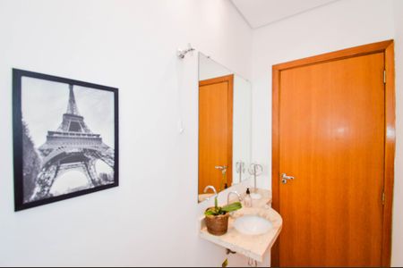 Casa à venda com 250m², 3 quartos e 6 vagasLavabo