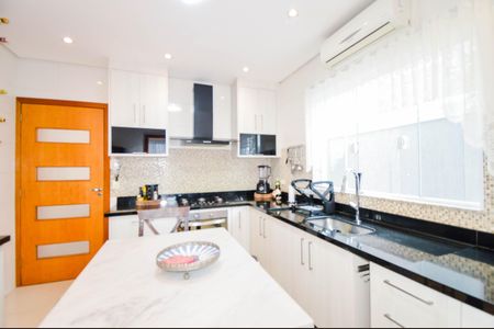 Casa à venda com 250m², 3 quartos e 6 vagasCozinha