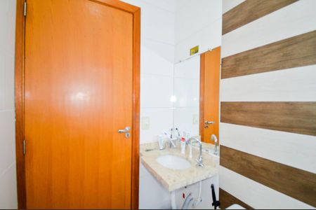 Casa à venda com 250m², 3 quartos e 6 vagasBanheiro da Suíte 2