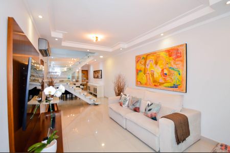 Sala de casa à venda com 3 quartos, 250m² em Jardim Santa Mena, Guarulhos