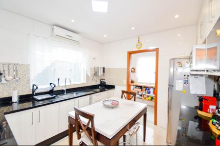 Casa à venda com 250m², 3 quartos e 6 vagasCozinha