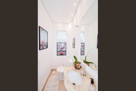 Casa à venda com 250m², 3 quartos e 6 vagasLavabo