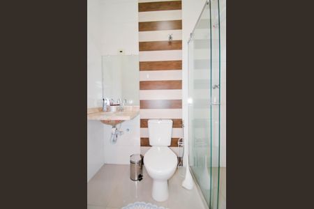 Casa à venda com 250m², 3 quartos e 6 vagasBanheiro da Suíte 1