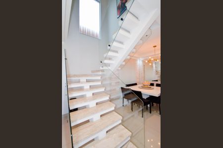 Casa à venda com 250m², 3 quartos e 6 vagasSala