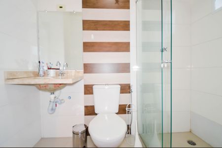 Casa à venda com 250m², 3 quartos e 6 vagasBanheiro da Suíte 1