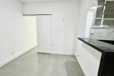Sala  de apartamento à venda com 1 quarto, 35m² em Copacabana, Rio de Janeiro