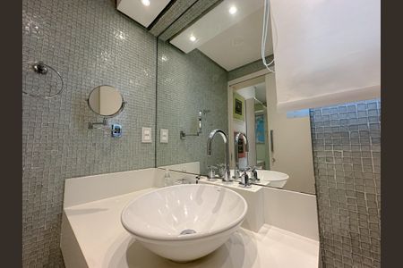 Apartamento para alugar com 80m², 2 quartos e 2 vagas Apartamento para alugar com 80m², 2 quartos e 2 vagasBanheiro Suite 1