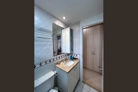 Apartamento à venda com 92m², 4 quartos e 2 vagas Apartamento à venda com 92m², 4 quartos e 2 vagasBanheiro Suíte