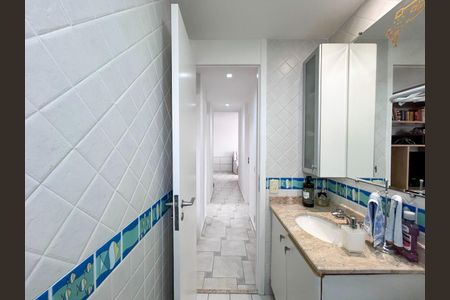 Apartamento à venda com 92m², 4 quartos e 2 vagas Apartamento à venda com 92m², 4 quartos e 2 vagasBanheiro Social