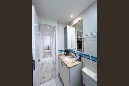 Apartamento à venda com 92m², 4 quartos e 2 vagas Apartamento à venda com 92m², 4 quartos e 2 vagasBanheiro Social