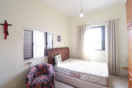 Casa à venda com 197m², 5 quartos e 1 vagaQuarto