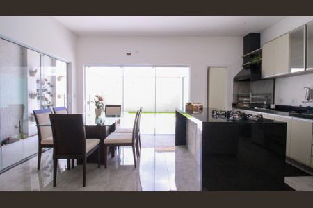 Casa à venda com 200m², 3 quartos e 3 vagas