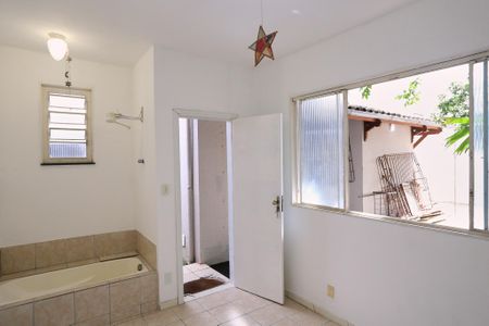 Apartamento à venda com 159m², 3 quartos e 2 vagas Apartamento à venda com 159m², 3 quartos e 2 vagasEscritório