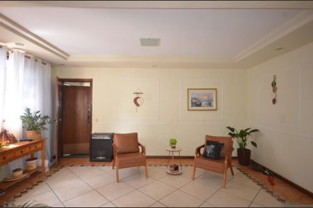 Sala de casa para alugar com 7 quartos, 400m² em Guadalupe, Rio de Janeiro