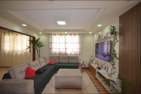 Sala de casa para alugar com 7 quartos, 400m² em Guadalupe, Rio de Janeiro