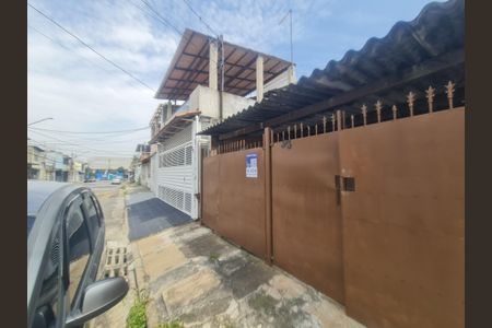 Casa para alugar com 70m², 1 quarto e 1 vagaFachada do imóvel com placa QuintoAndar
