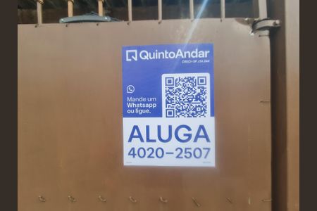 Casa para alugar com 70m², 1 quarto e 1 vagaFachada do imóvel com placa QuintoAndar