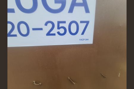 Casa para alugar com 70m², 1 quarto e 1 vagaFachada do imóvel com placa QuintoAndar