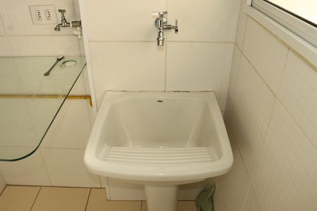 Área de serviço de apartamento para alugar com 2 quartos, 58m² em Bairro Jardim Nossa Senhora das Graças, Cotia