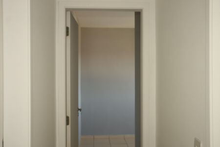 Corredor de apartamento para alugar com 2 quartos, 58m² em Bairro Jardim Nossa Senhora das Graças, Cotia