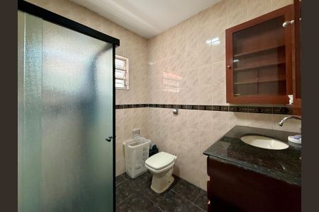 Casa para alugar com 180m², 2 quartos e 2 vagas Casa para alugar com 180m², 2 quartos e 2 vagasBanheiro Social