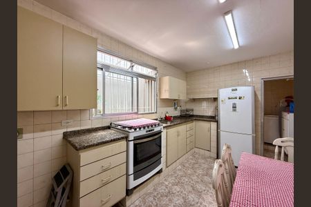 Casa para alugar com 180m², 2 quartos e 2 vagas Casa para alugar com 180m², 2 quartos e 2 vagasCozinha