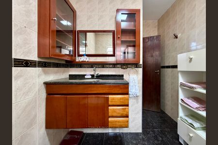 Casa para alugar com 180m², 2 quartos e 2 vagas Casa para alugar com 180m², 2 quartos e 2 vagasBanheiro Social