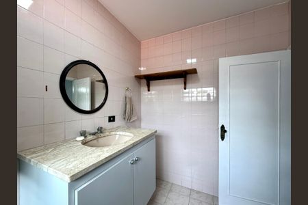 Casa para alugar com 180m², 2 quartos e 2 vagas Casa para alugar com 180m², 2 quartos e 2 vagasBanheiro Suíte