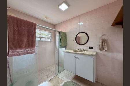 Casa para alugar com 180m², 2 quartos e 2 vagas Casa para alugar com 180m², 2 quartos e 2 vagasBanheiro Suíte