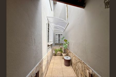 Casa para alugar com 180m², 2 quartos e 2 vagas Casa para alugar com 180m², 2 quartos e 2 vagasQuintal