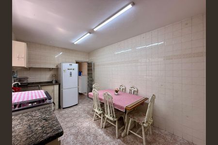 Casa para alugar com 180m², 2 quartos e 2 vagas Casa para alugar com 180m², 2 quartos e 2 vagasCozinha