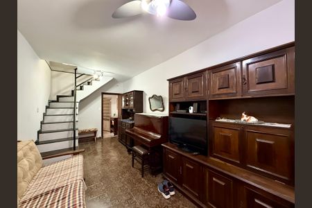 Sala de casa para alugar com 2 quartos, 180m² em Vila Ernesto, São Paulo