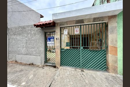 Casa para alugar com 180m², 2 quartos e 2 vagas Casa para alugar com 180m², 2 quartos e 2 vagasFachada