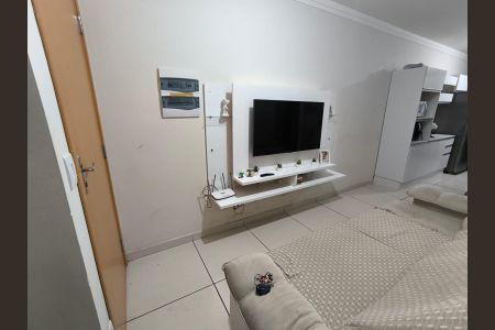 Sala de apartamento para alugar com 2 quartos, 49m² em Dona Zulmira, Uberlândia