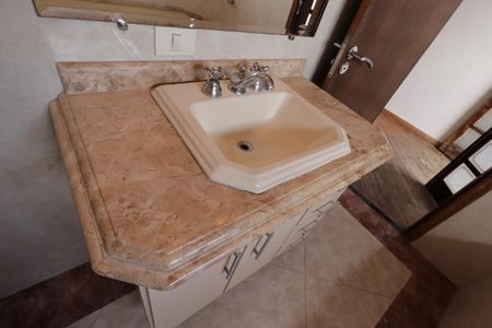 Casa à venda com 277m², 3 quartos e 5 vagasBanheiro da Suíte 3 - Pia