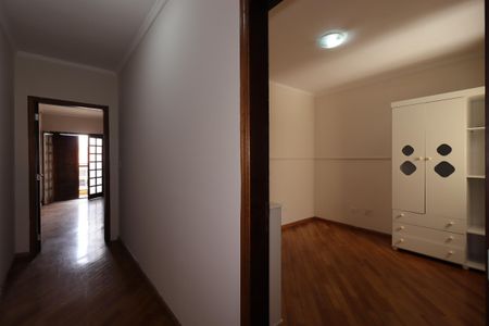 Casa à venda com 277m², 3 quartos e 5 vagasCorredor do piso superior