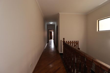 Casa à venda com 277m², 3 quartos e 5 vagasCorredor do piso superior