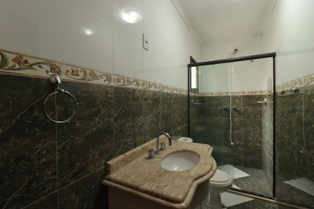 Casa à venda com 277m², 3 quartos e 5 vagasBanheiro da Suíte 1