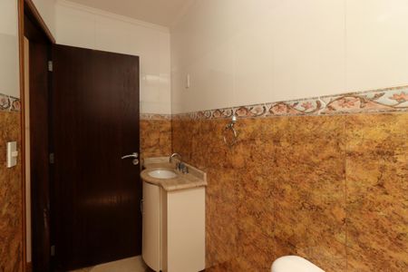 Casa à venda com 277m², 3 quartos e 5 vagasBanheiro da Suíte 2