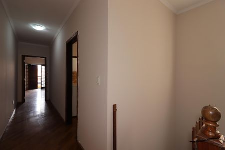 Casa à venda com 277m², 3 quartos e 5 vagasCorredor do piso superior